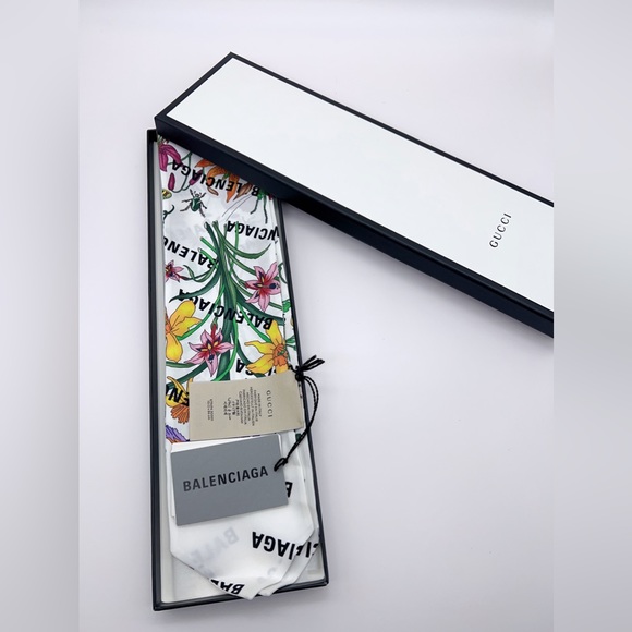NWT 100% Authentic Gucci X Balenciaga Floral Print Silk Scarf - Picture 2 of 11